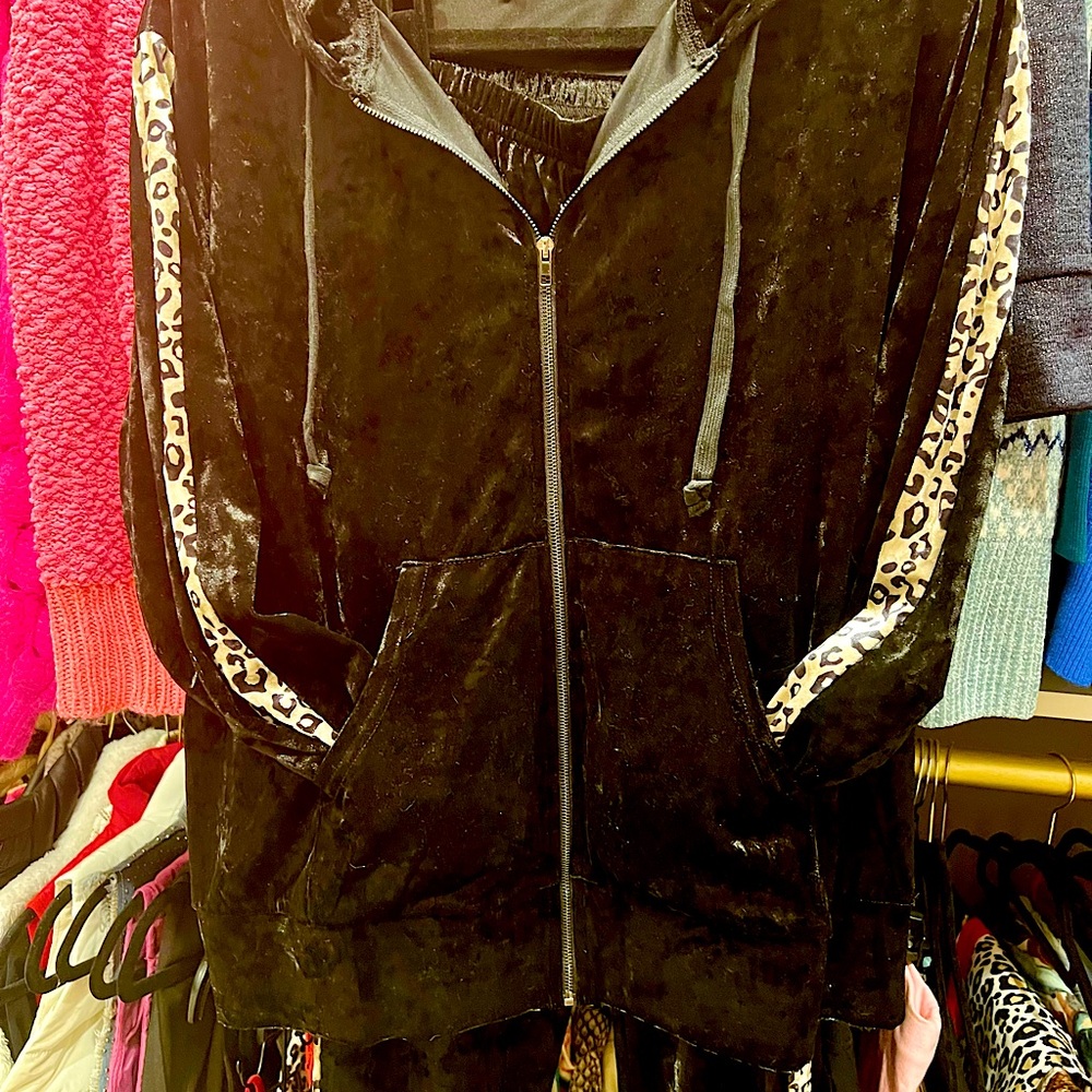 Cute black jogging suit